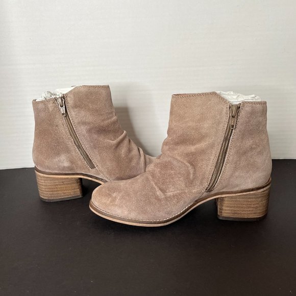 Seychelles Hawthorn Suede Ankle Bootie - Picture 4 of 11